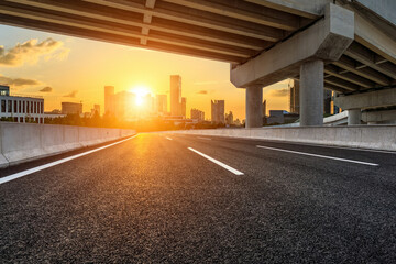 公积金缴纳基数和工资有关系吗