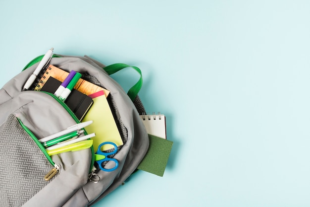 沉木放在鱼缸里水发黄怎么办